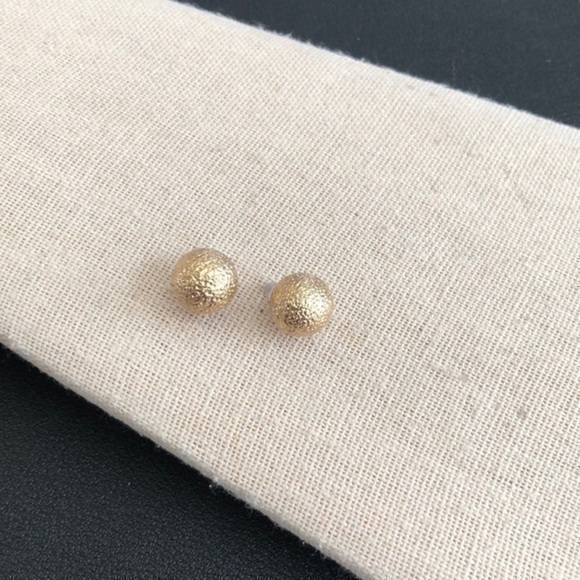 Vintage Stud Pierced Earrings - Picture 1 of 3